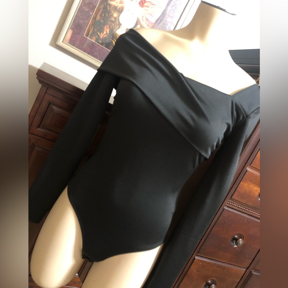 MADISON & BERKELEY off shoulder bodysuit